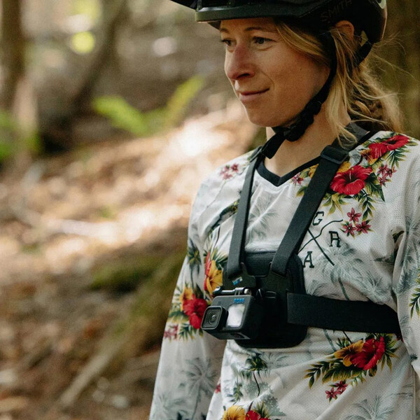 Fixation de poitrine Chesty