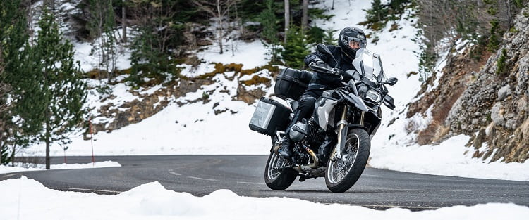 Guide d'achat pneu moto - Pneu moto hiver 4 saisons